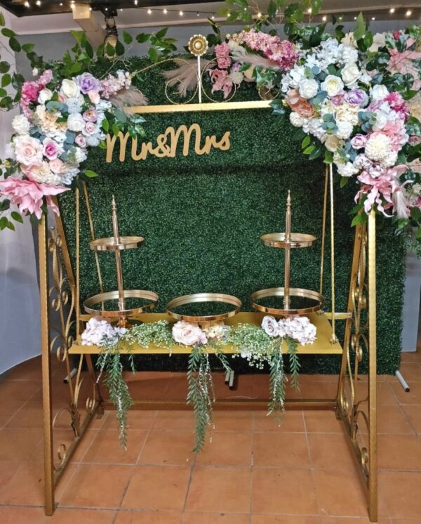 Gold Cake Swing Table (150x183cmH)